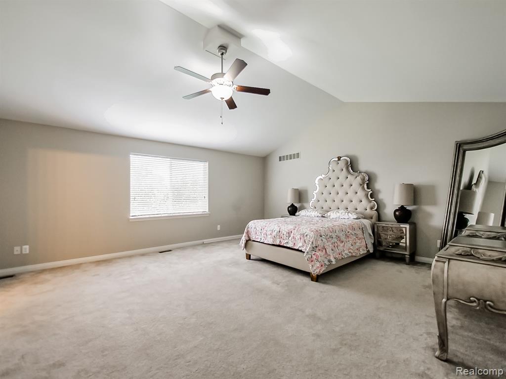 6960 Norway Drive, Troy, MI 48085 — Photo 32
