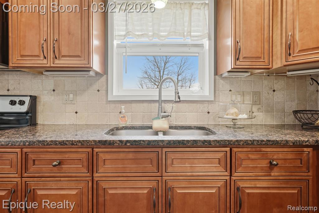 8102 Dungarvin Drive, Grand Blanc, MI 48439 — Photo 16
