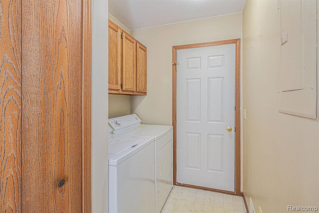 930 N EAST Street, Fenton, MI 48430 — Photo 23