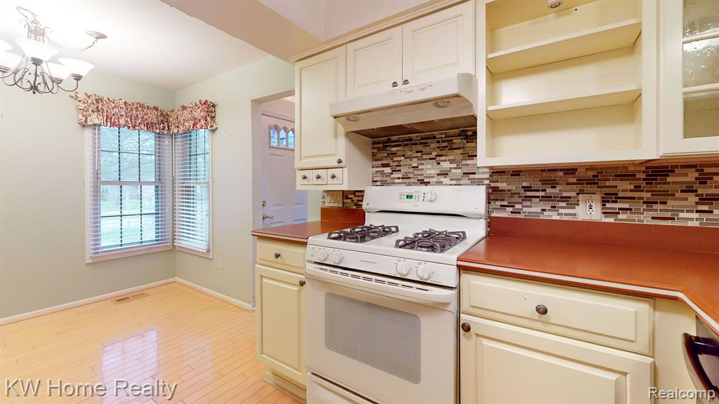 43516 RIVERBEND Boulevard, Clinton Twp, MI 48038 — Photo 4