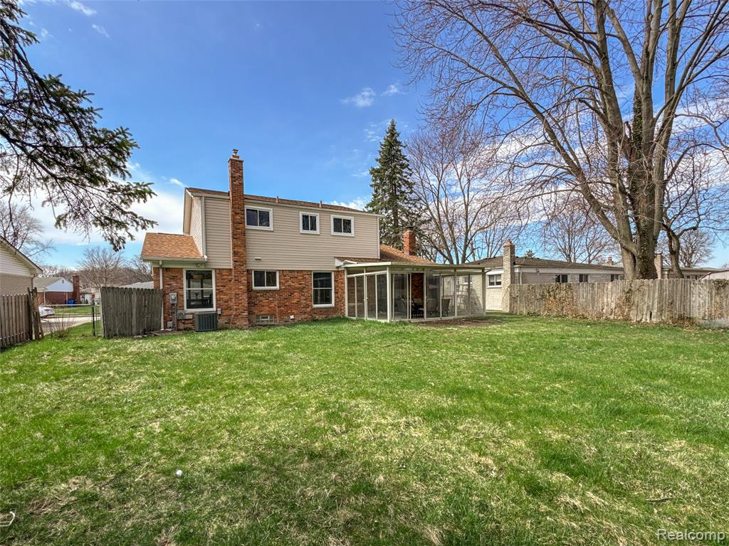 30110 Manor Drive, Madison Heights, MI 48071 — Photo 2