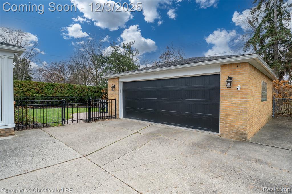 16927 Beverly Road, Beverly Hills, MI 48025 — Photo 11