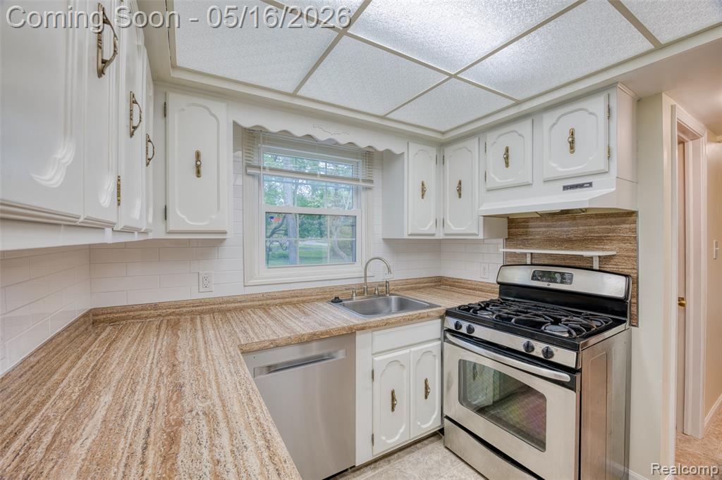 6295 Vernmoor Drive, Troy, MI 48098 — Photo 14