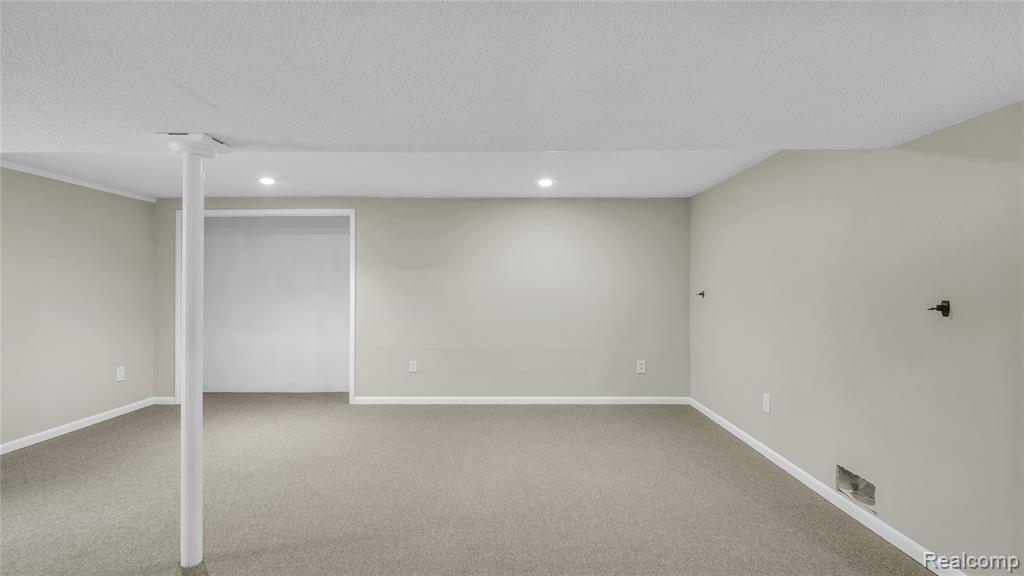 7113 Elmhurst, West Bloomfield, MI — Photo 39