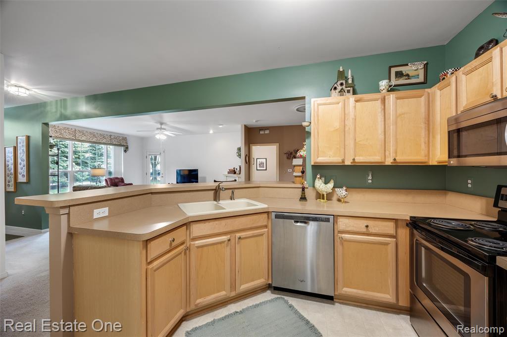 4104 Chesapeake Circle, Walled Lake, MI 48390 — Photo 7