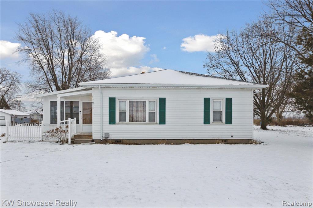 17011 LINCOLN Road, New Lothrop, MI 48460 — front exterior