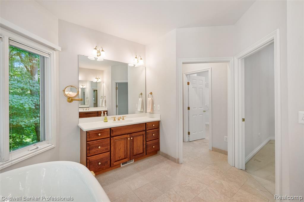 8661 DEERWOOD Road, Clarkston, MI 48348 — Photo 41