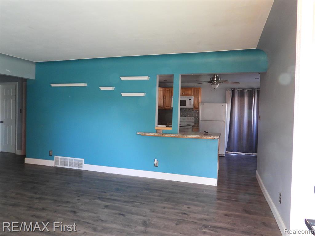 5522 PLEASANT Drive, Waterford, MI 48329 — Photo 3