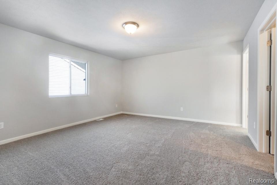 8127 Moonlight Creek Lane, Fowlerville, MI 48836 — Photo 13