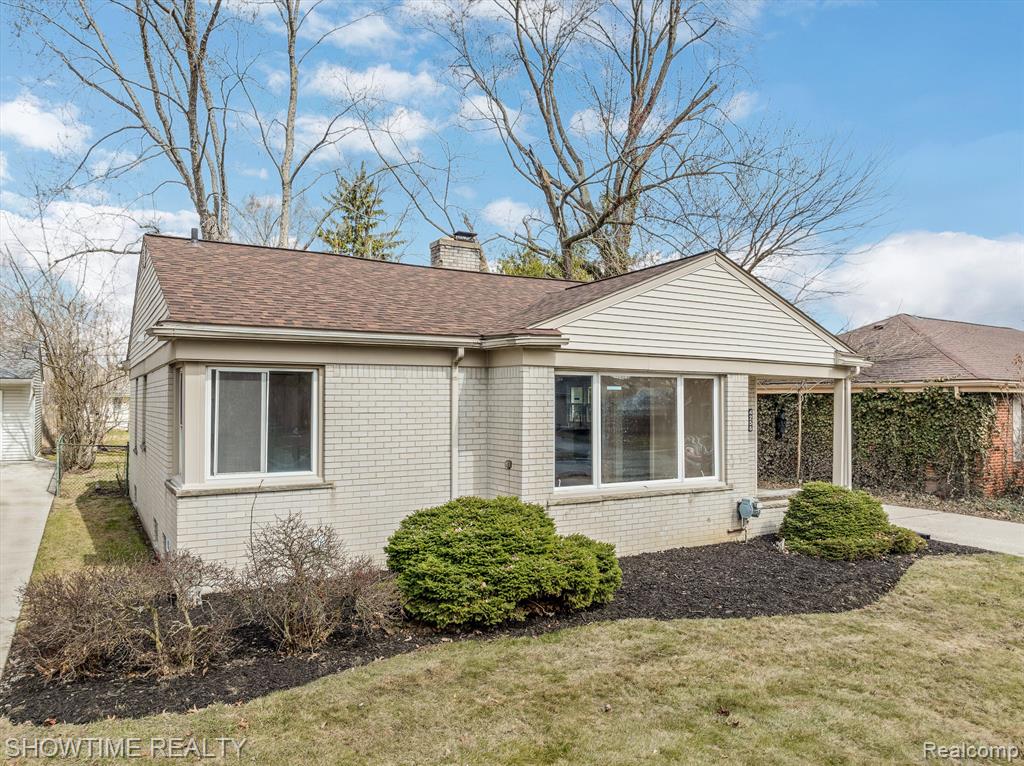 4256 BUCKINGHAM Road, Royal Oak, MI 48073 — Photo 3