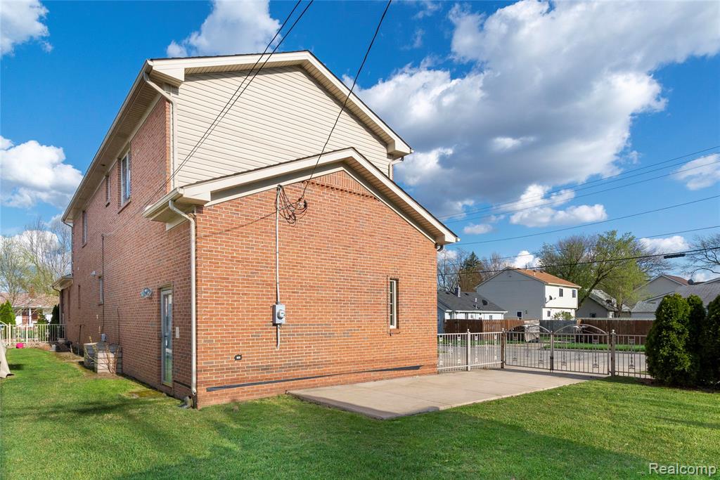 8401 Fenton Street, Dearborn Heights, MI 48127 — Photo 7