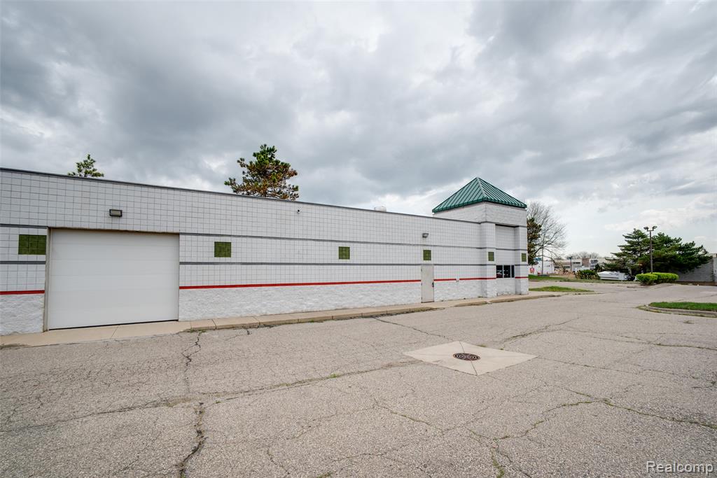 4359 Highland Road, Waterford, MI 48328 — Photo 22