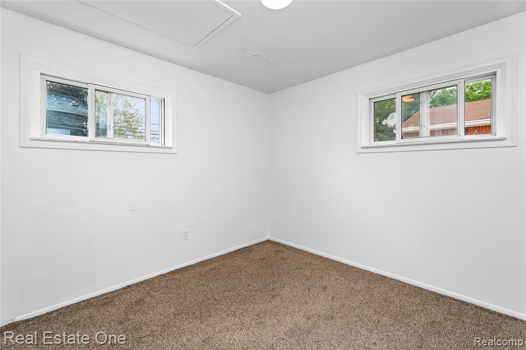 4718 Roosevelt Boulevard, Dearborn Heights, MI 48125 — Photo 13