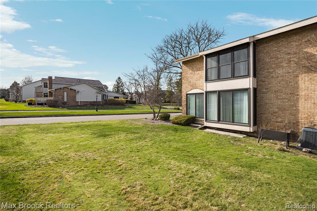 7451 Pebble Point, West Bloomfield, MI — Photo 46