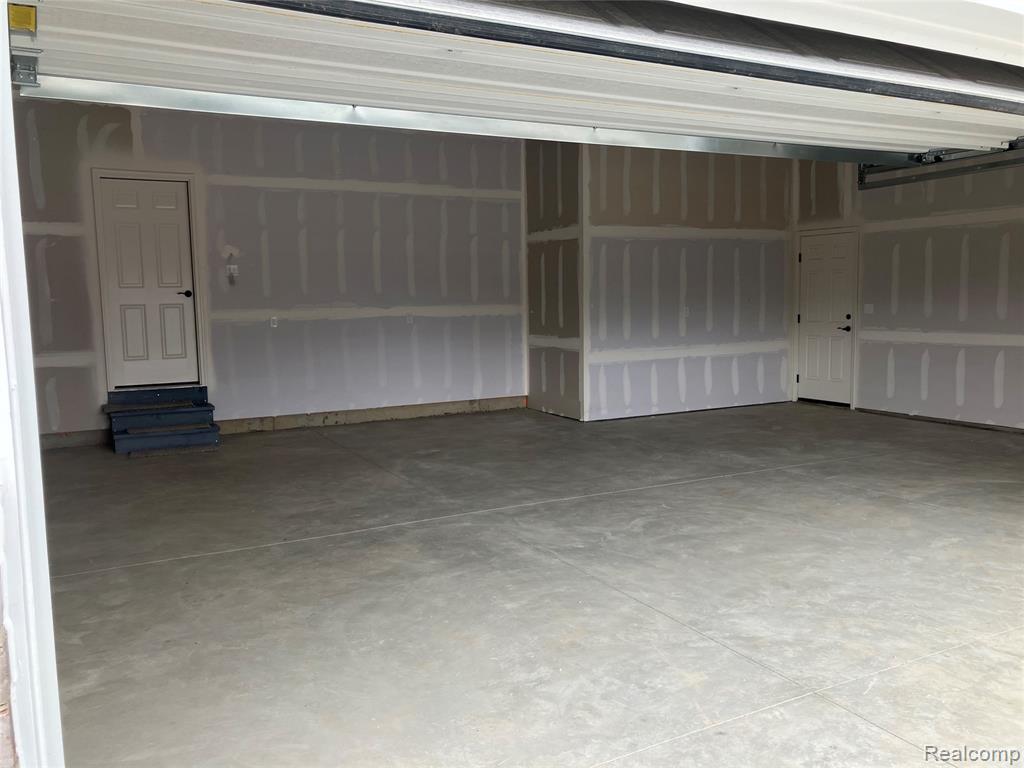 1933 MAGGIE Lane, Ypsilanti, MI 48198 — Photo 2