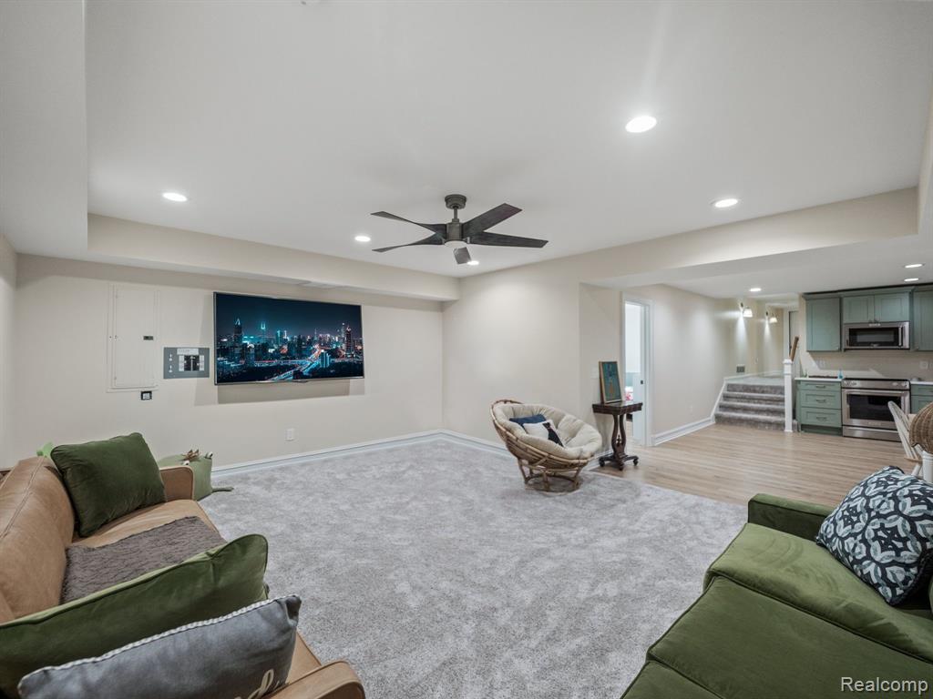 731 S BATES Street, Birmingham, MI 48009 — Photo 33