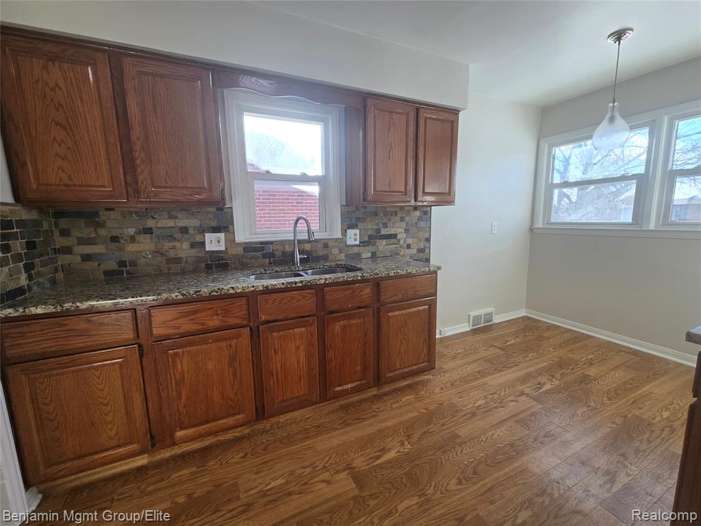 9560 Dixie, Redford, MI 48239 — Photo 2