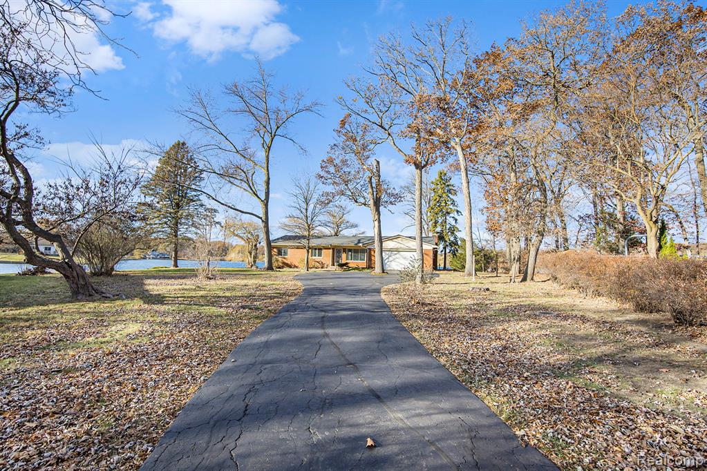 736 Beachway Drive, White Lake, MI 48383 — Photo 24