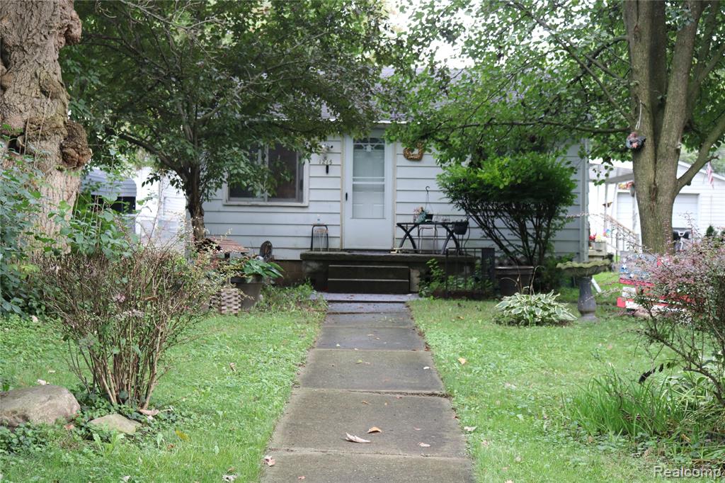 1215 W Genesee Avenue, Flint, MI 48505