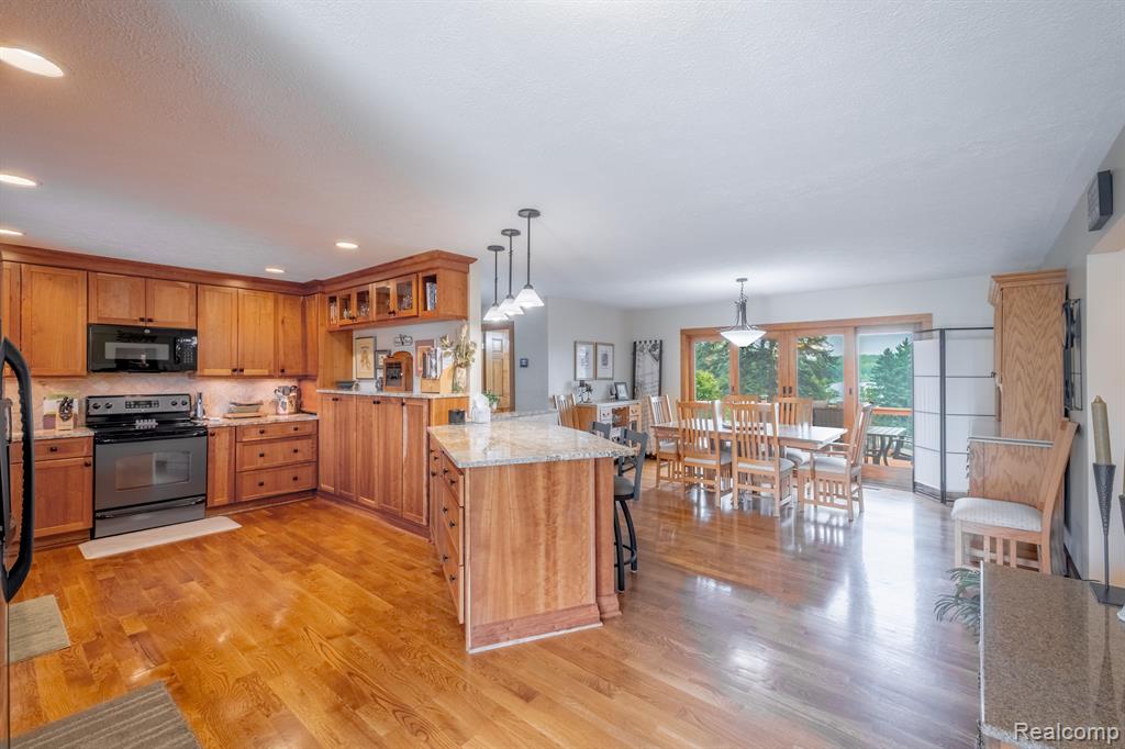 7488 DRIFTWOOD Drive, Fenton, MI 48430 — Photo 6
