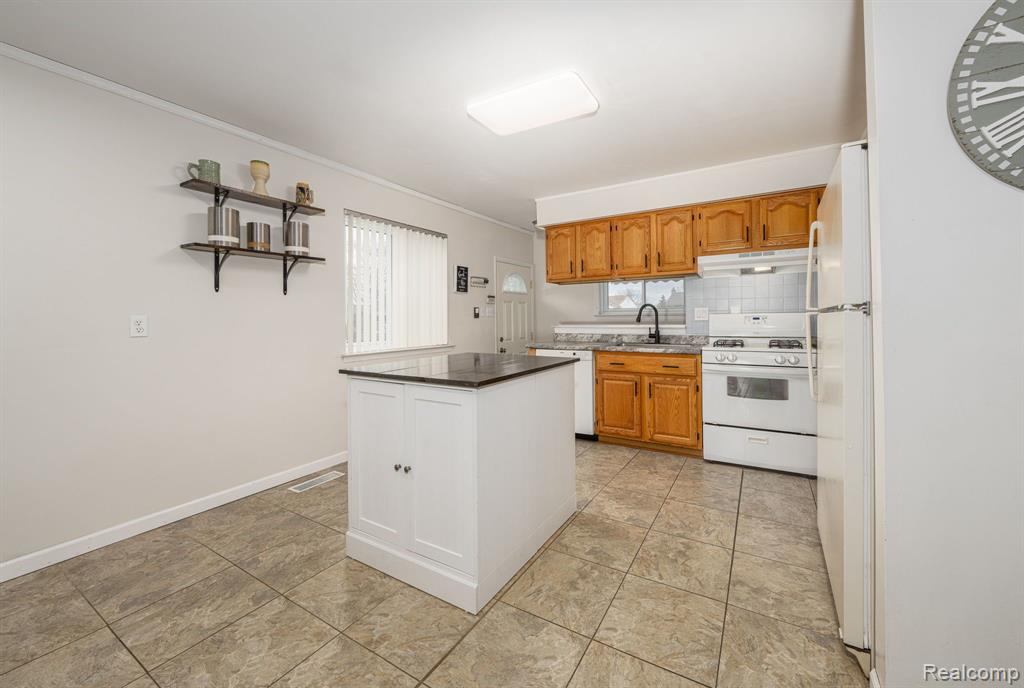 40137 Walter Drive, Sterling Heights, MI 48310 — Photo 24
