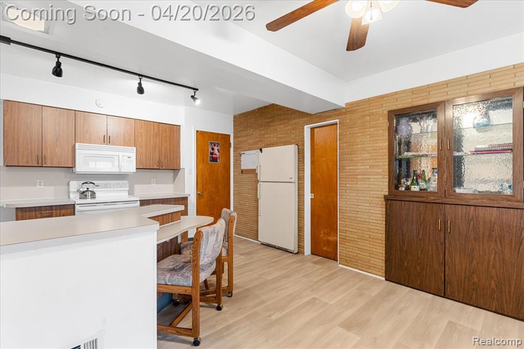 1232 Bel Air Drive, Flint, MI 48507 — Photo 11