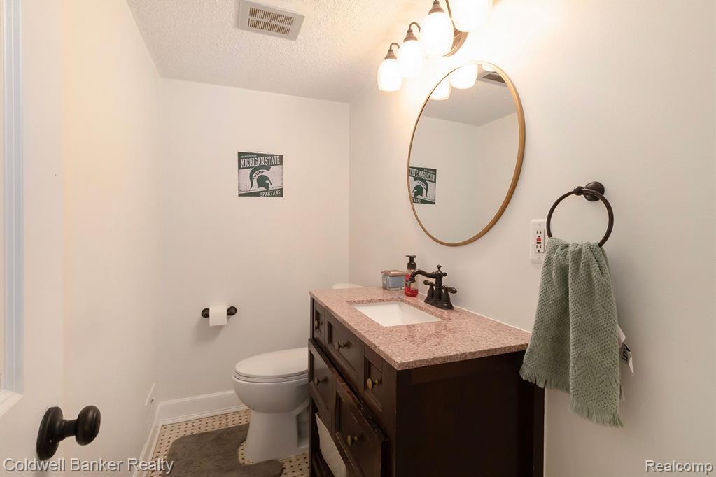 1807 WICKHAM Street, Royal Oak, MI 48073 — Photo 17