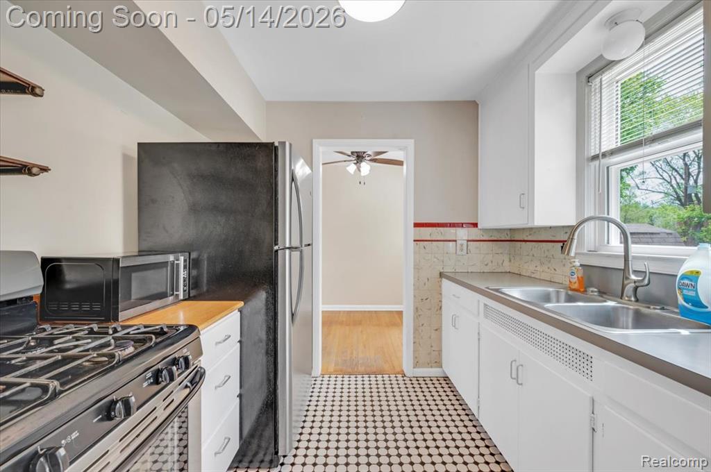 134 Glanworth Street, Lake Orion, MI 48362 — Photo 10