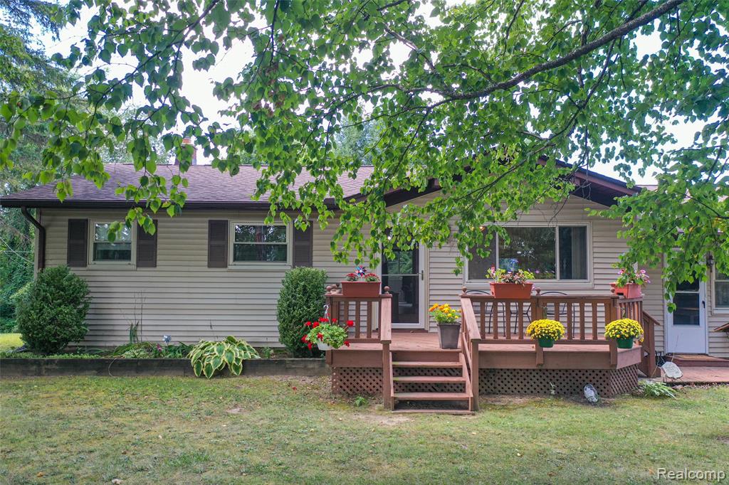 1075 Indian Road, Lapeer, MI 48446 — Photo 2