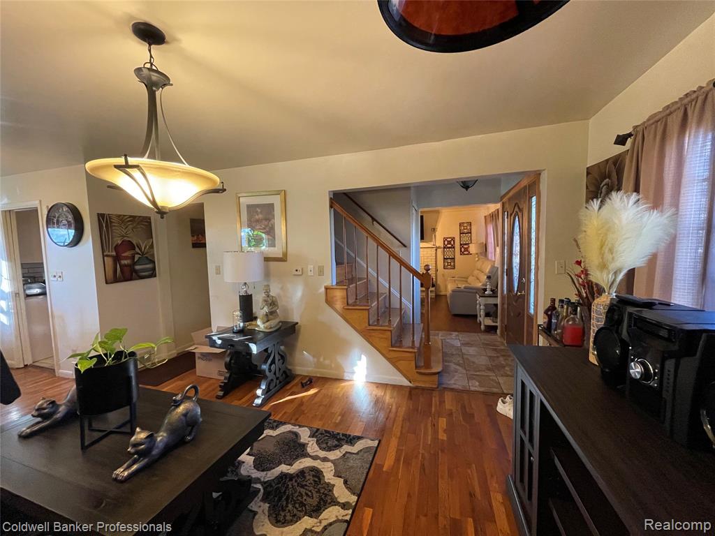 5021 Forest Side Drive, Flint, MI, 48532