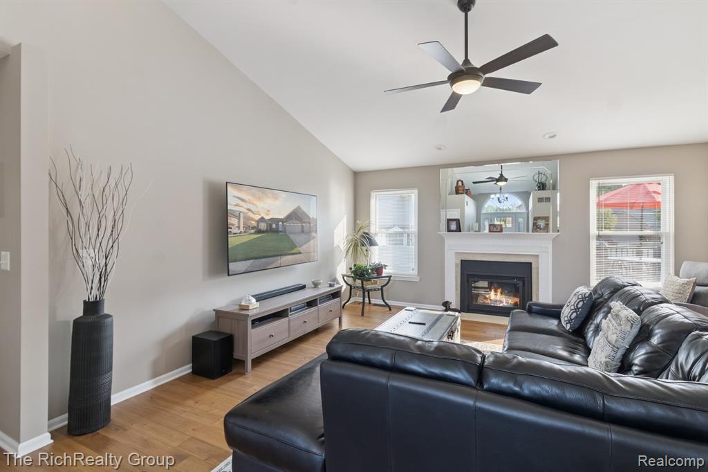 20149 Metzger Dr Drive, Rockwood, MI — Photo 2
