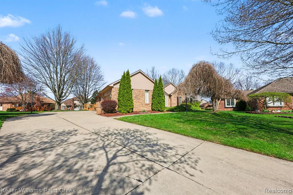 422 Parkland Court, Rochester Hills, MI 48307 — Photo 36