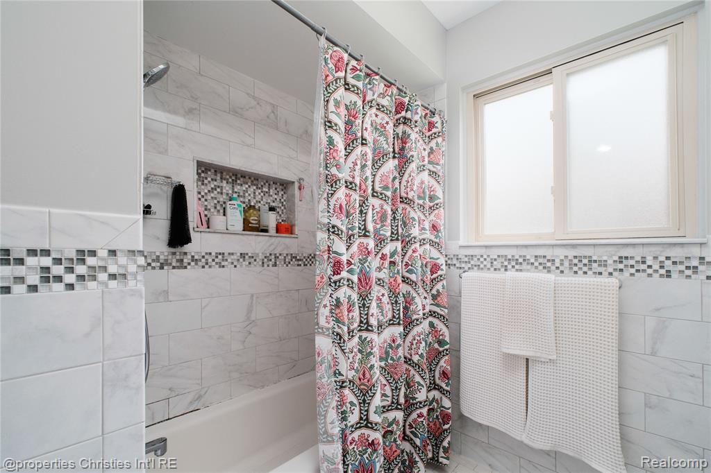 4228 Rosewold Avenue, Royal Oak, MI 48073 — Photo 23