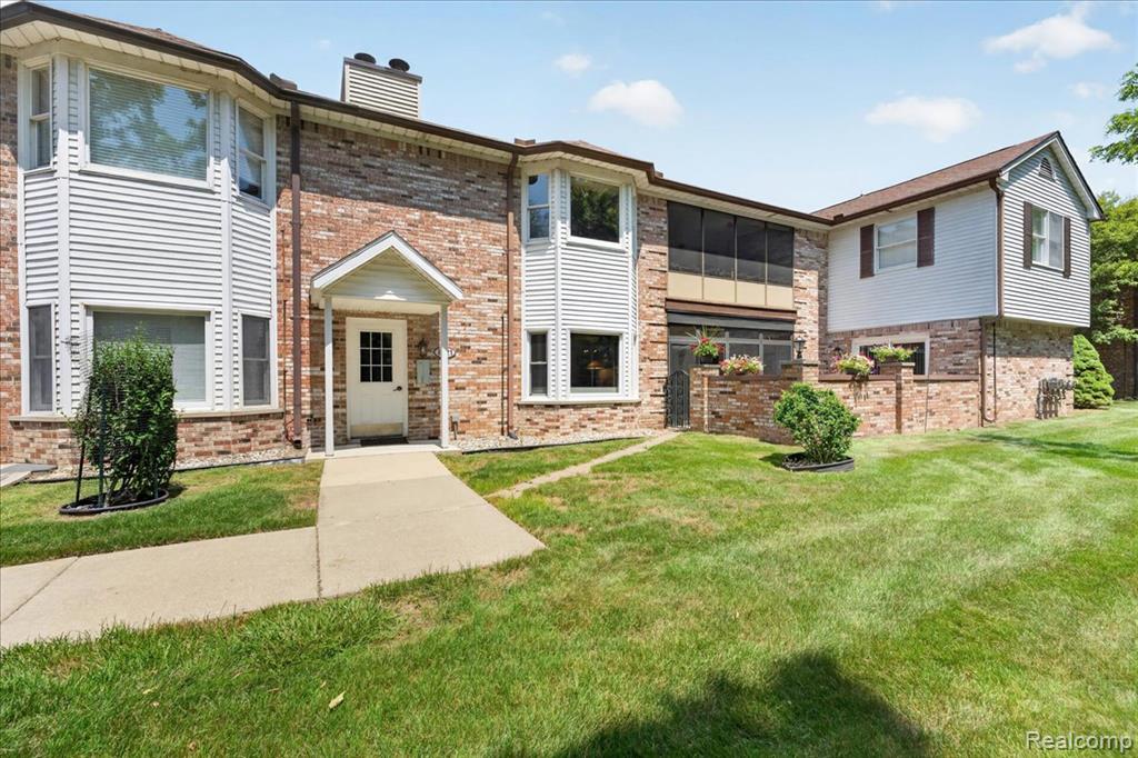 8421 Mathias, 11, Grosse Ile, MI 48138 — Photo 2