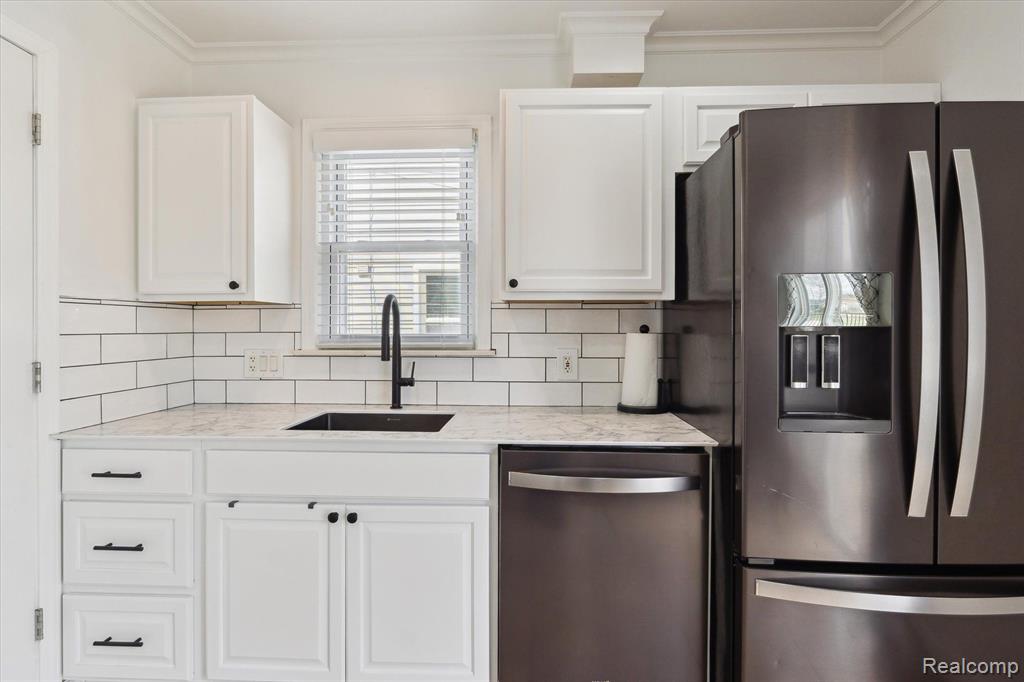 448 HIGHLAND Avenue, Clawson, MI — Photo 11