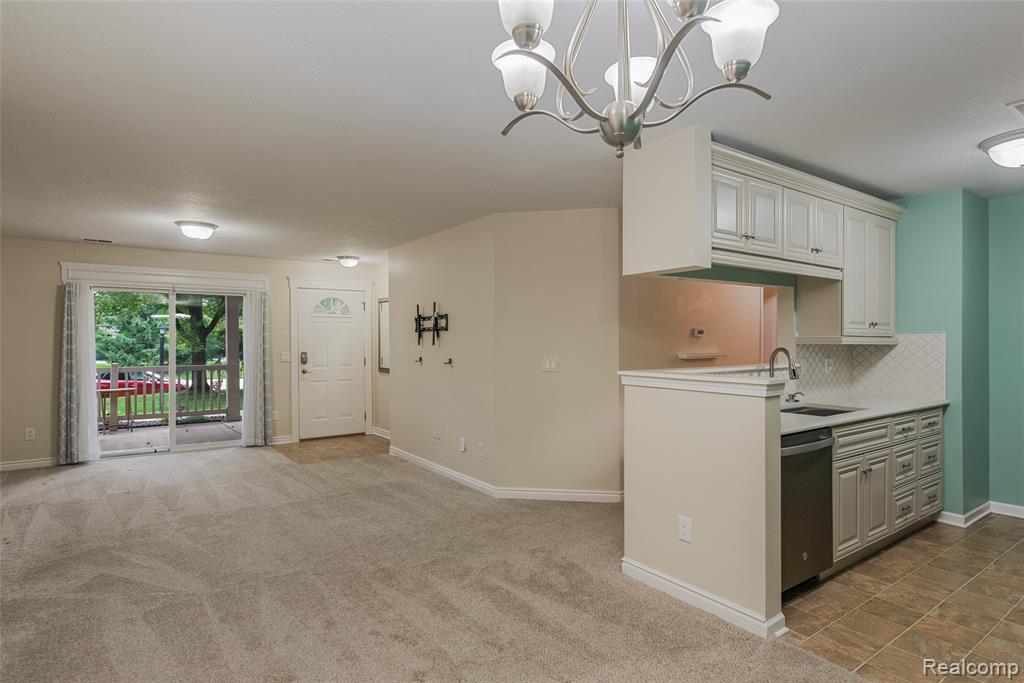 332 Marigold Circle, Westland, MI — Photo 8