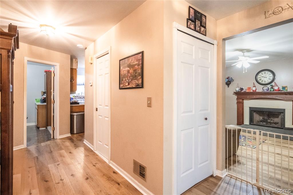 4621 Dickerson Avenue, Waterford, MI 48328 — Photo 11