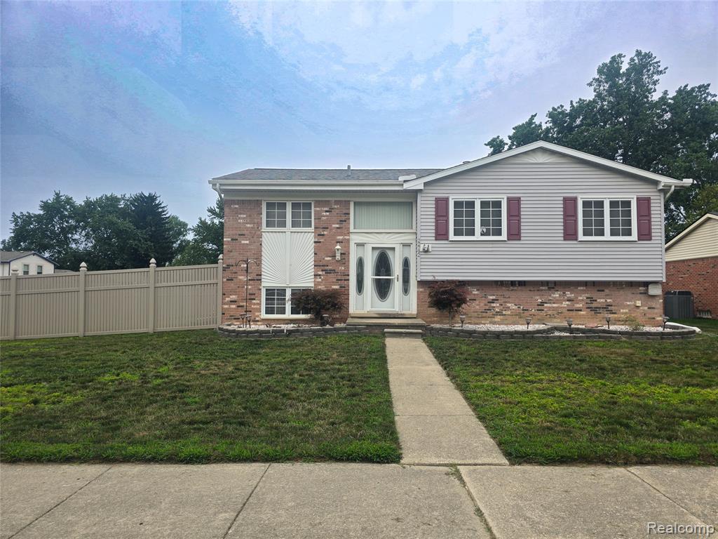 22792 Armstrong Avenue, Brownstown, MI 48193