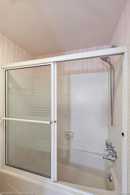 7460 PEBBLE Lane, West Bloomfield, MI — Photo 25