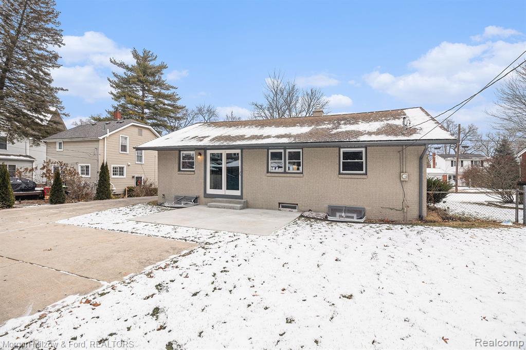 425 Crystal Street, Milford, MI 48381 — Photo 21