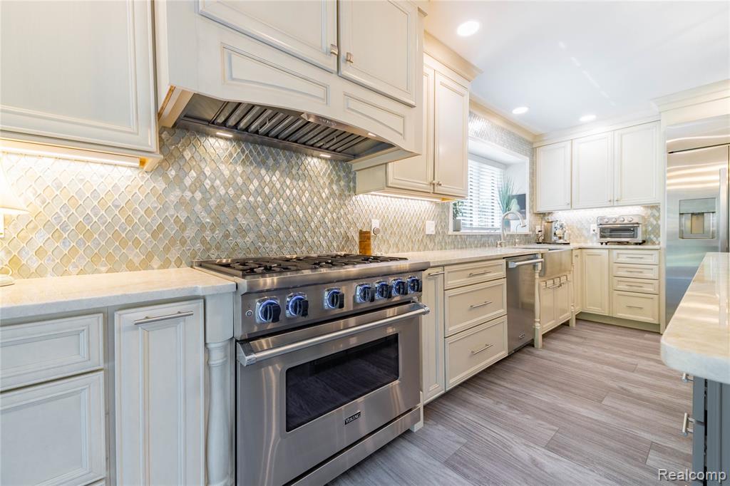 9158 Manchester Boulevard, Grosse Ile, MI 48138 — Photo 18