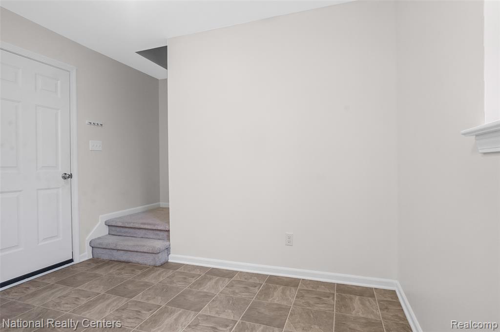 3127 Chambers W, Wixom, MI 48393 — Photo 36