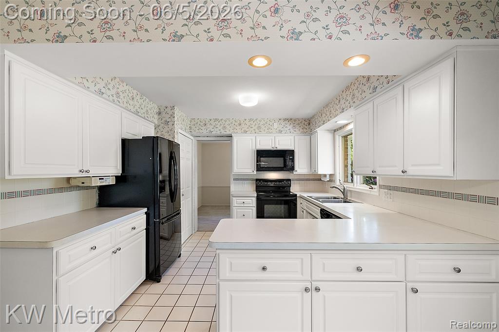 7036 Lindenmere Drive, Bloomfield Hills, MI 48301 — Photo 12