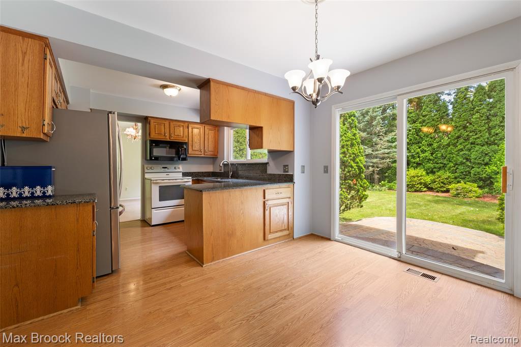 683 Thurber Drive, Troy, MI 48085 — Photo 21