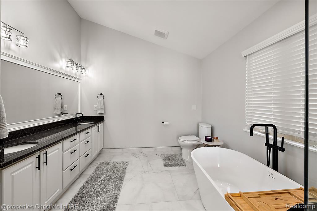 45890 Private Shore Drive, Chesterfield, MI 48047 — Photo 30