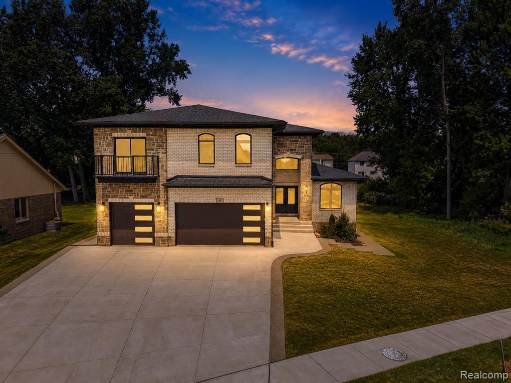 1683 Delta Drive, Troy, MI 48085