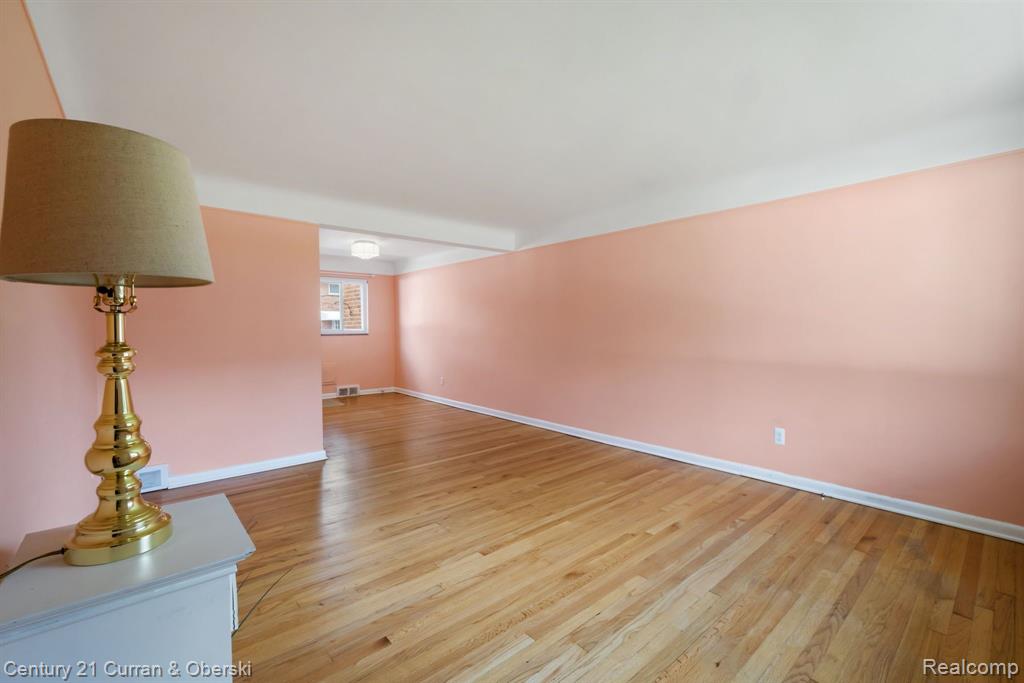 9917 MIDDLEBELT Road, Livonia, MI 48150 — Photo 12
