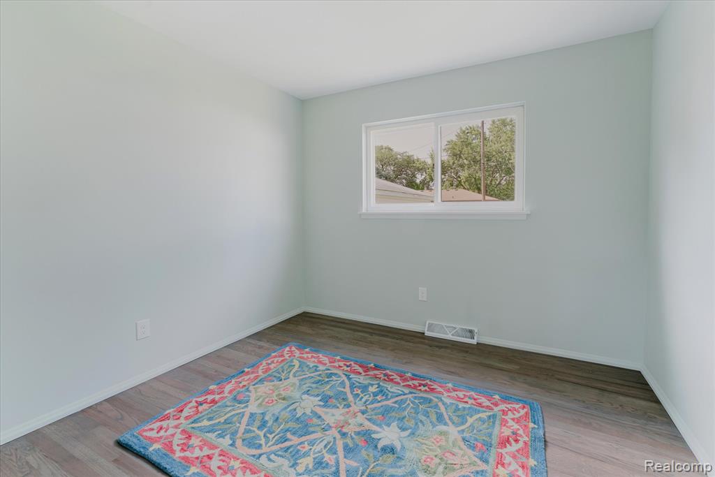 8355 HELEN, Center Line, MI 48015 — Photo 16