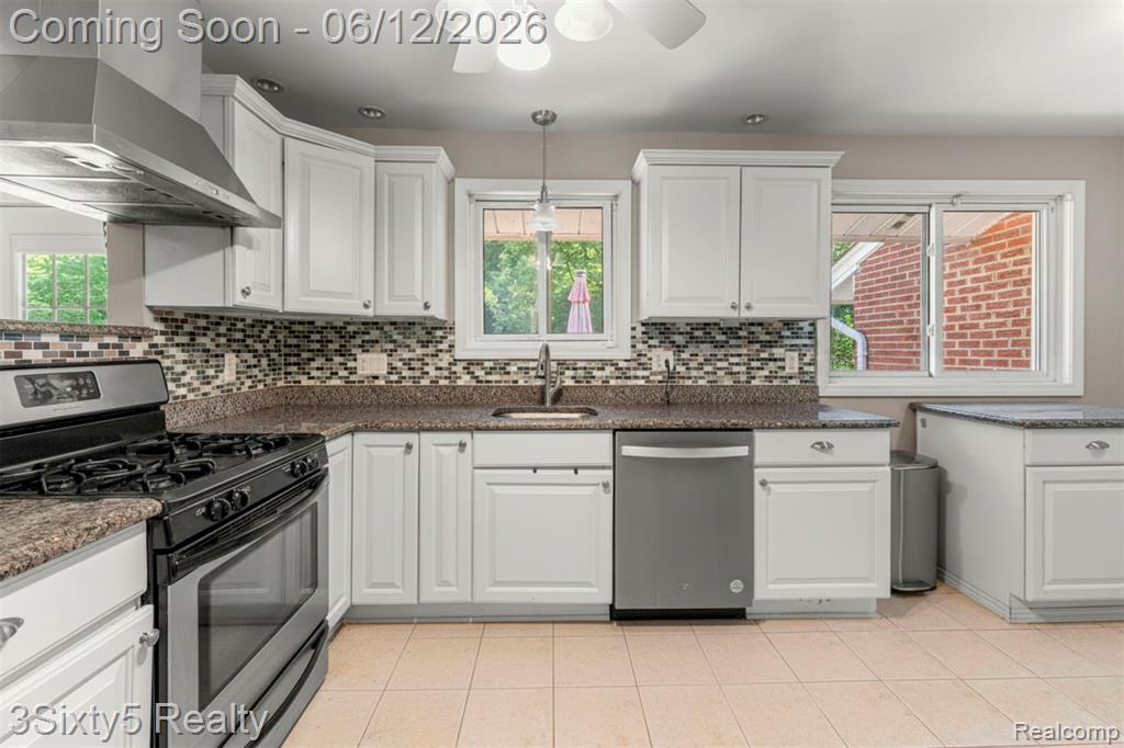 7714 Bournemouth Avenue, Grosse Ile, MI 48138 — Photo 17