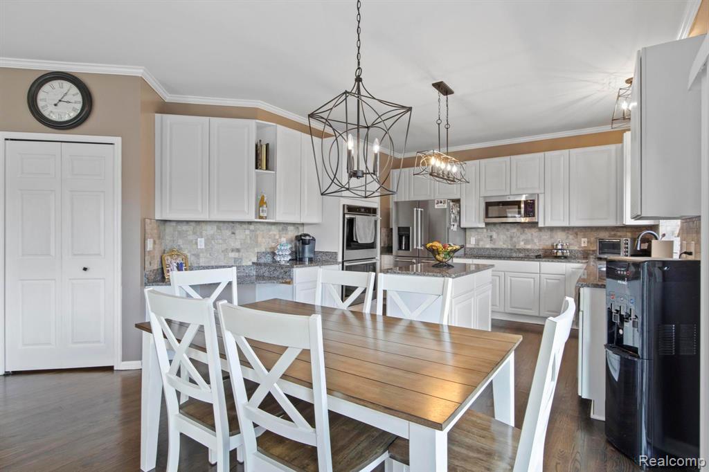 8978 WOODLORE SOUTH Drive, Plymouth, MI 48170 — Photo 34
